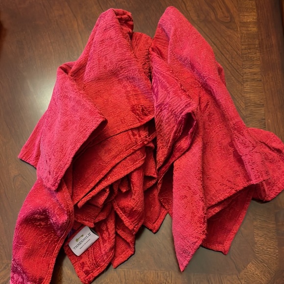 8 red place mats and 6 napkins, Threshold - Picture 2 of 2